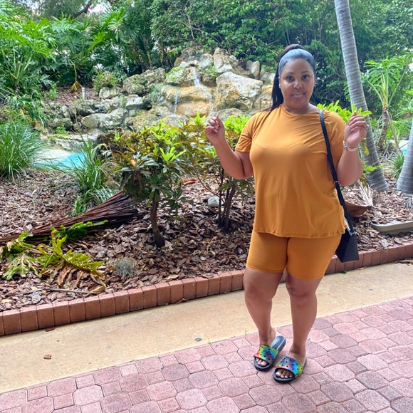 Not your basic set - Picture 2 of 2